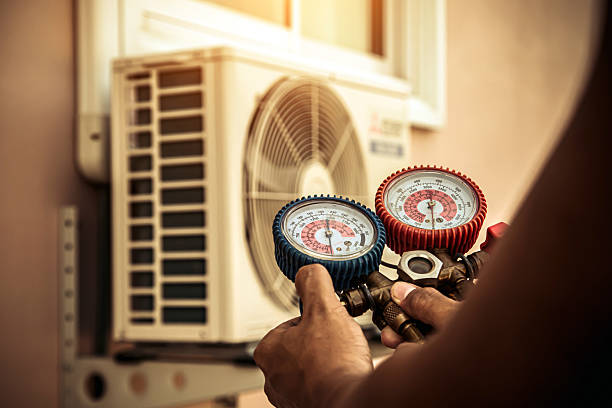 Professional Hvac technician working in East Islip, NY